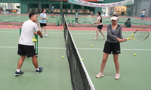 成人弹力网球怎么玩视频